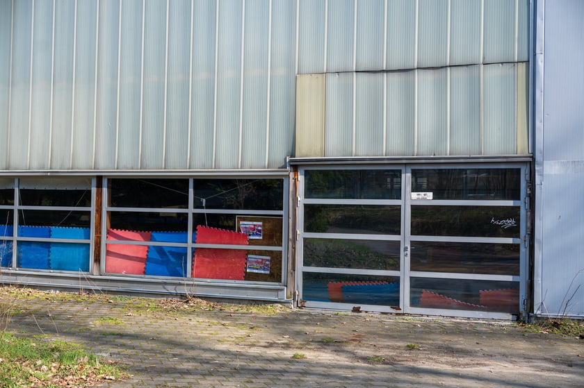 Hala sportowa na Kozanowie, w jej miejscu inwestor zaplanował budowę mieszkań